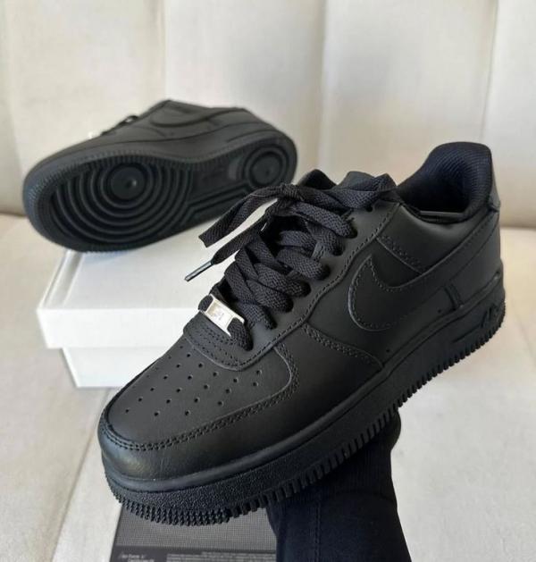 NIKKE AIRFORCE 1 LOW BLACK