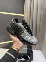 NIIKE AIR MAX 95 BIG BUBBLE X PALACE METALLIC SILVER FIX