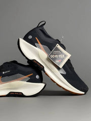 NIKKE PEGASUS TRAIL 5 GTX Off NOIR BLACK MONARCH PALE IVORY FIX