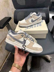 nikee sb dunk low x stussy rice white carbon
