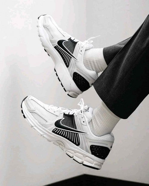 Nikee Zoom Vomero 5 White Black 6060