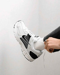 Nikee Zoom Vomero 5 White Black 6060