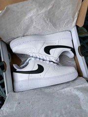 Nikee Airforce 1 Low White Black Swoosh