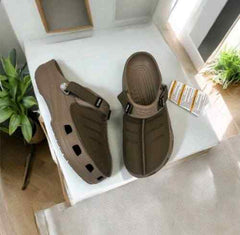 CROcSS YUKON CLOG TAN 3