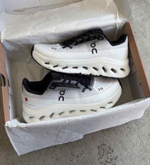ON CLOUD Running TILT 2 0 BLACK IVORY