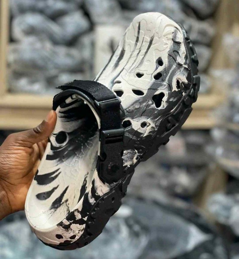 Croccss All Terrain Altas Clogs Blackwhite