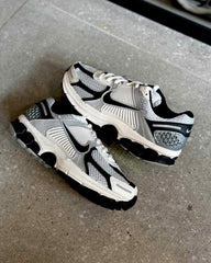 Nikee Zoom Vomero 5 Photon Dust Black