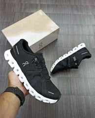 On Running Cloud 5 Black White 2547