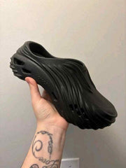 CrocsS Echo Wave Clogs All Black