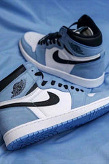 Nik e Air Jordan Retro 1 High Univer Blue SEMI UA