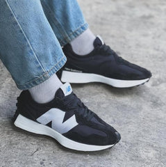 New Balanc e 327 Moonbeam Black White