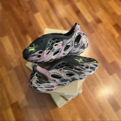 .ua .ADIDA.S yeezy foam runner mx carbon ua