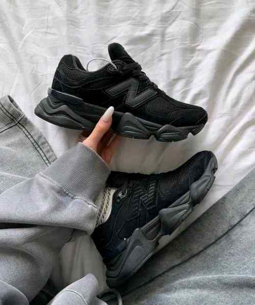 New balancee 9060 Black Cat