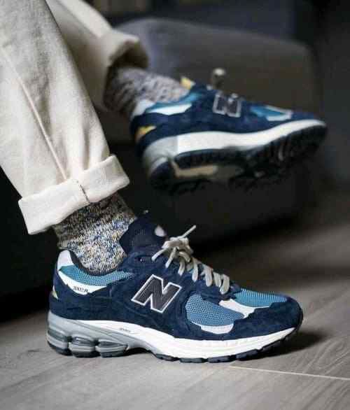 New balancee 2002R Protection Pack Dark Navy