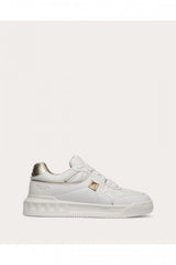 valentinoo garvani rockstud low top sneakers