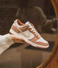 Nikkee sb dunk low medium curry for her