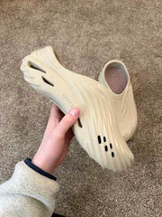 CrocsS Echo Wave Clogs Cream