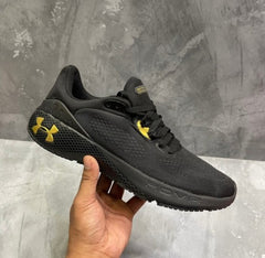 UNDERR ARMOUR hovr machina 3