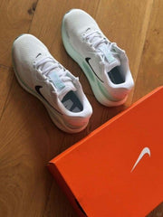 Nik e Structure 26 mint foam