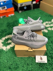 ADIDA_S YEEZY 350 ASH steel grey